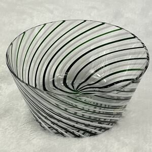 Eastern Hand Made Art Glass Bowl Green & White Swirl Ribbed Design 4.75"x2.5"